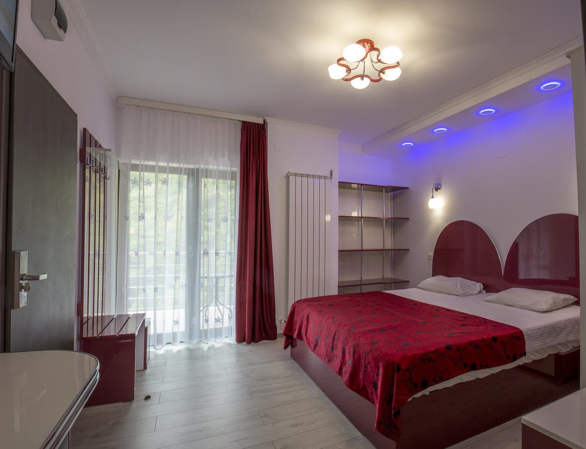 Hotel Holiday Maria Băile Herculane Exterior photo