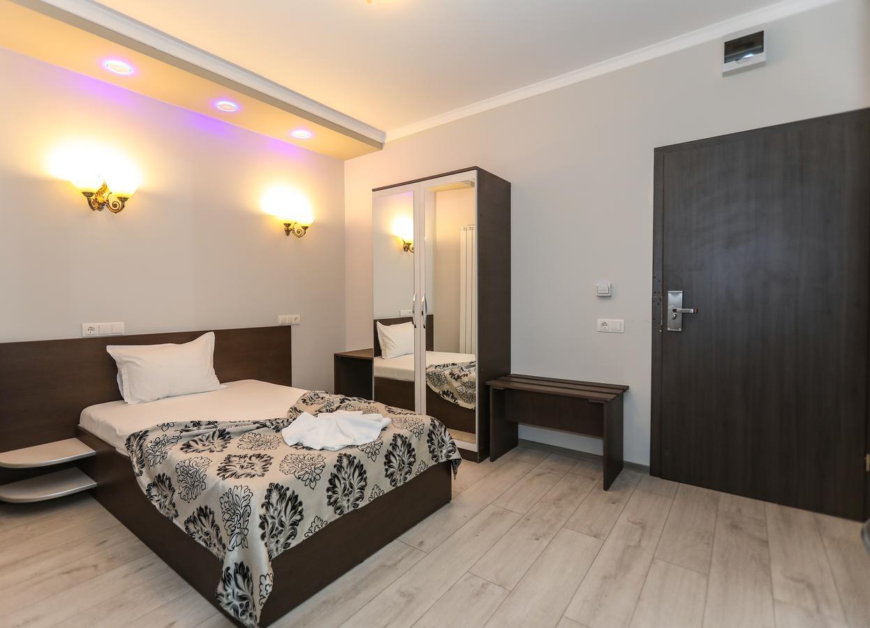 Hotel Holiday Maria Băile Herculane Exterior photo