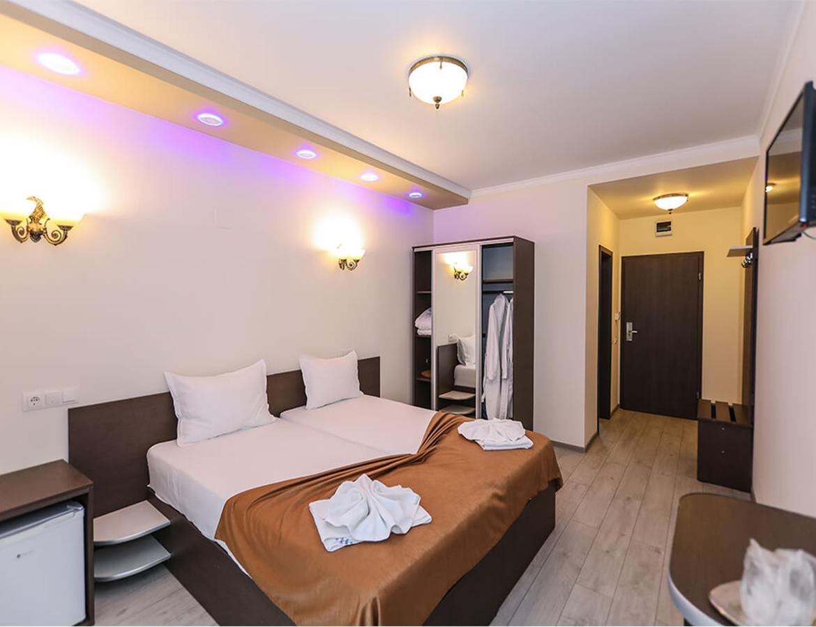 Hotel Holiday Maria Băile Herculane Exterior photo