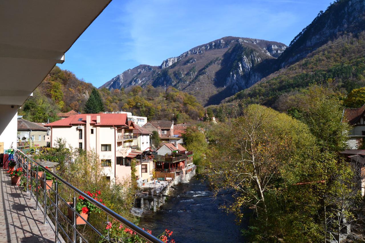 Hotel Holiday Maria Băile Herculane Exterior photo