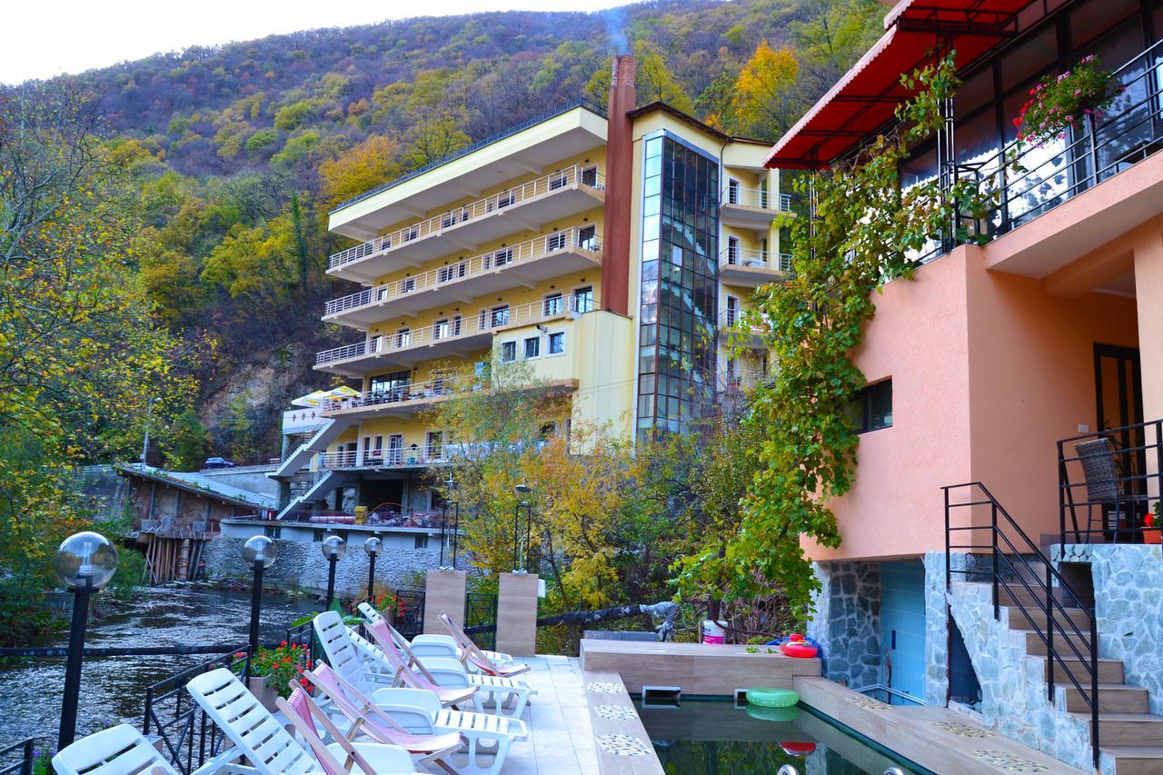 Hotel Holiday Maria Băile Herculane Exterior photo