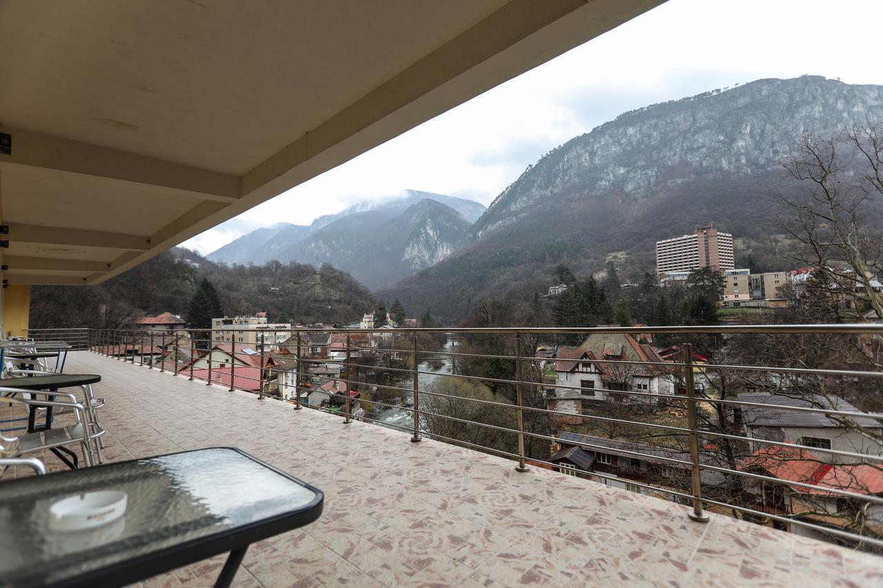Hotel Holiday Maria Băile Herculane Exterior photo