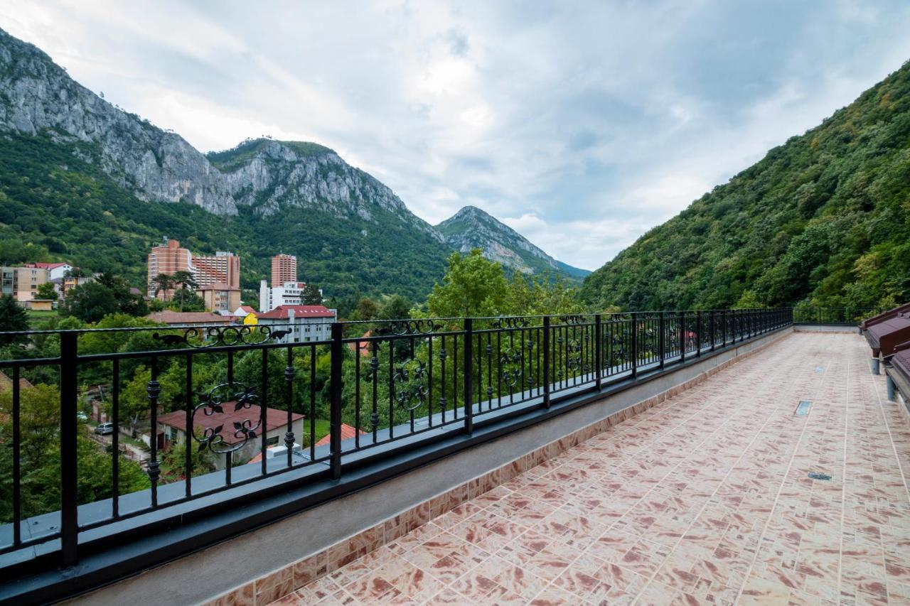 Hotel Holiday Maria Băile Herculane Exterior photo