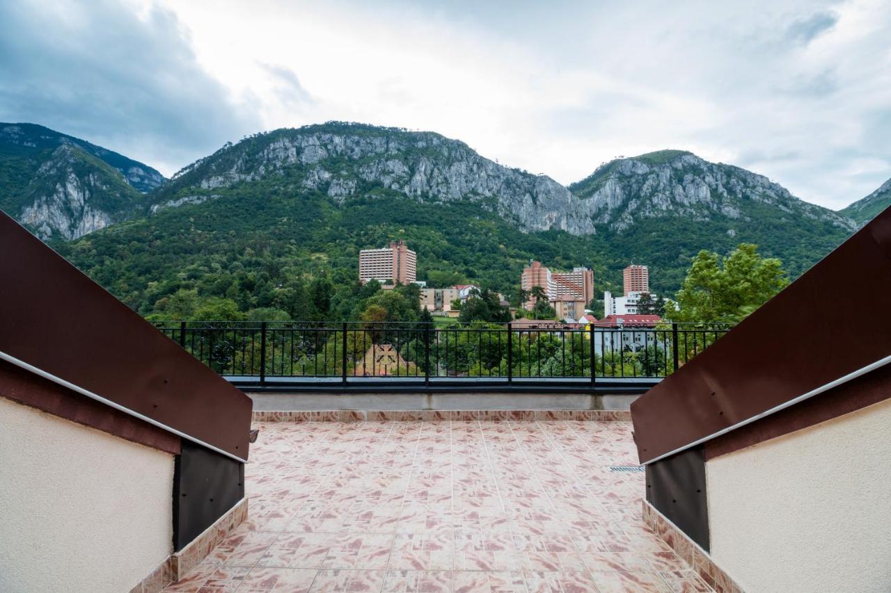 Hotel Holiday Maria Băile Herculane Exterior photo